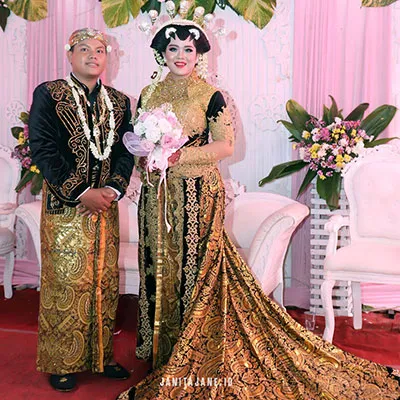 Pengantin Adat Jawa