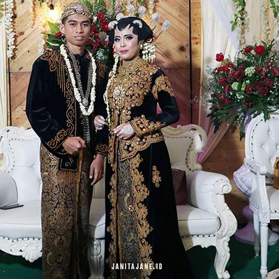 Rias Pengantin Adat Jawa Hijab